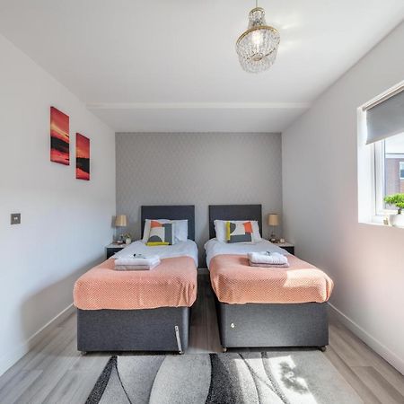Ash View Place 4 -Heathrow - Thorpe Park - Free Parking Staines-upon-Thames Exterior photo