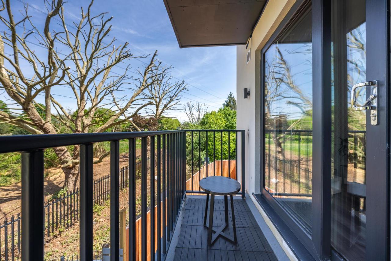 Ash View Place 4 -Heathrow - Thorpe Park - Free Parking Staines-upon-Thames Exterior photo
